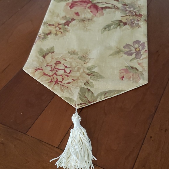 Small table runner - Picture 3 of 6